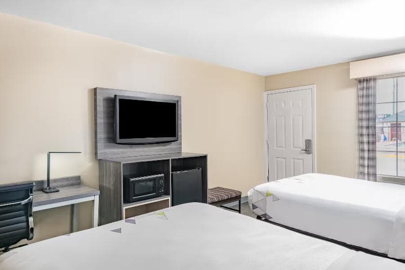 Baymont by Wyndham Commerce GA Near Tanger Outlets Mall 4