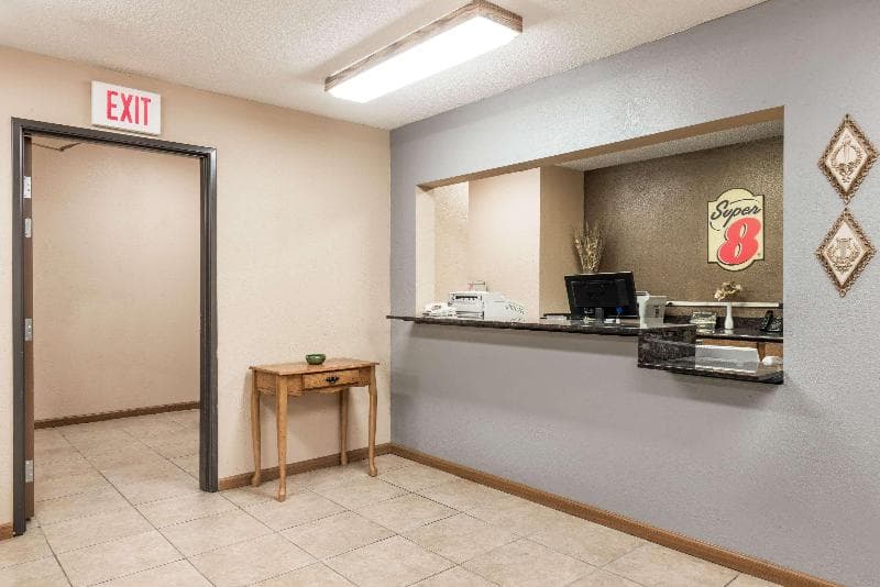 Super 8 by Wyndham Greenville 4