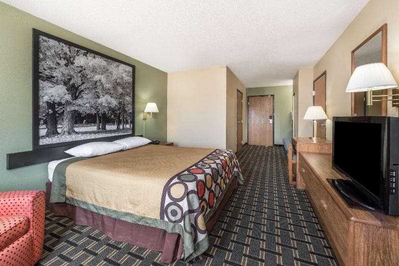 Super 8 by Wyndham Greenville 2