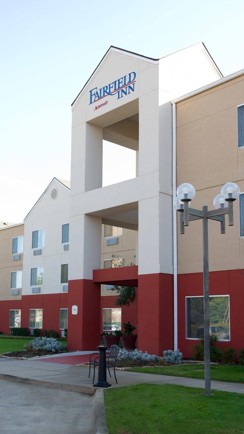 Fairfield Inn & Suites Arlington Near Six Flags photo 1
