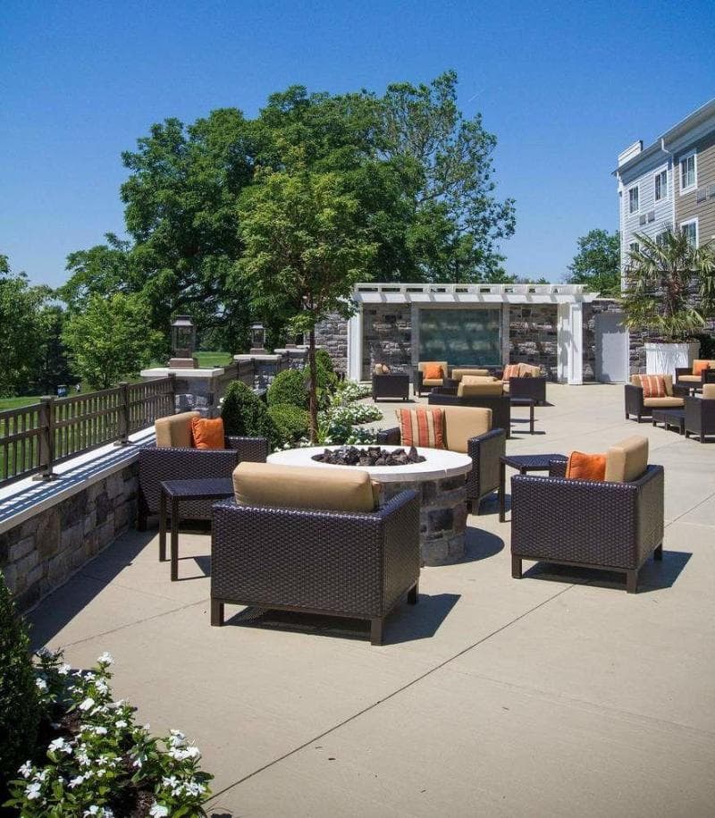 Courtyard Philadelphia Springfield 4