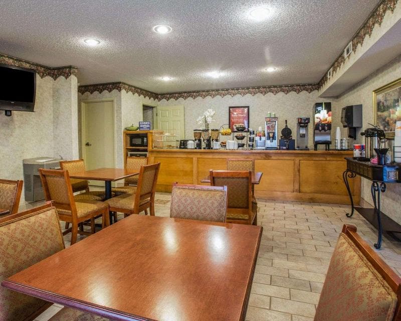 Econo Lodge Villa Rica 4