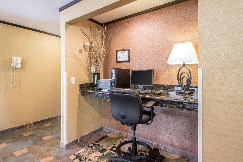 Quality Inn & Suites photo 1