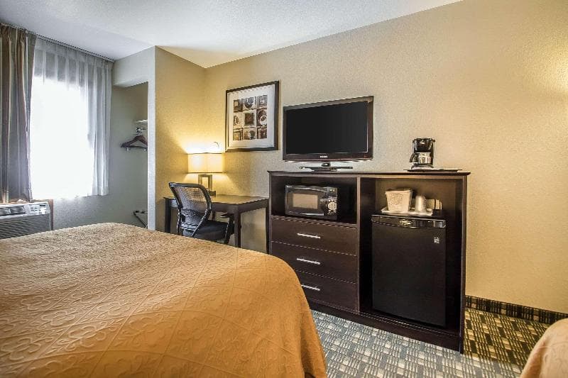 Quality Inn & Suites 4