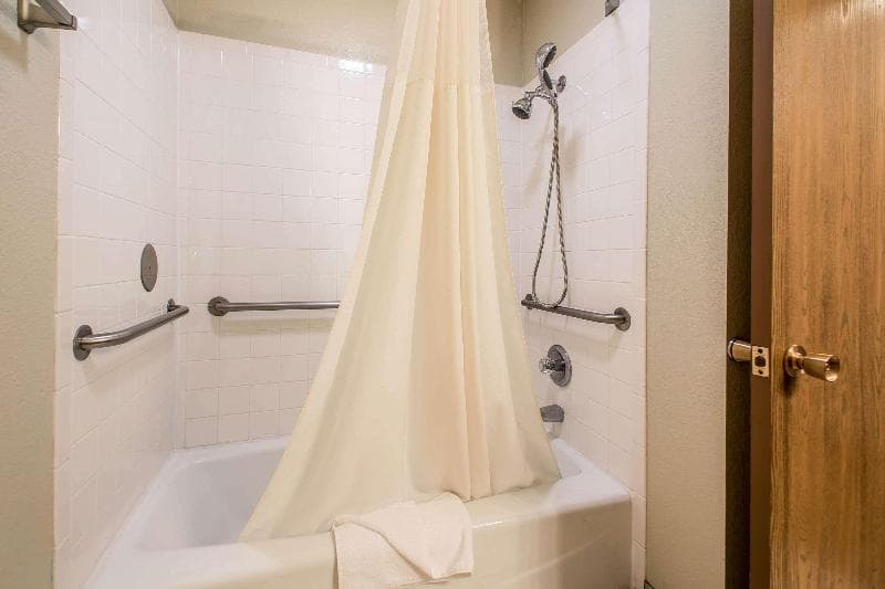 Quality Inn & Suites 5