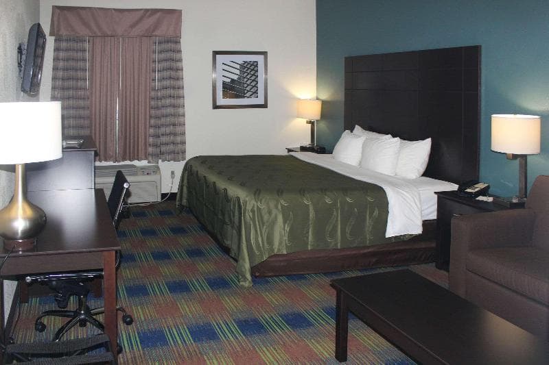 Quality Inn 4