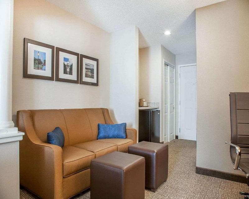 Comfort Suites West Warwick - Providence 2