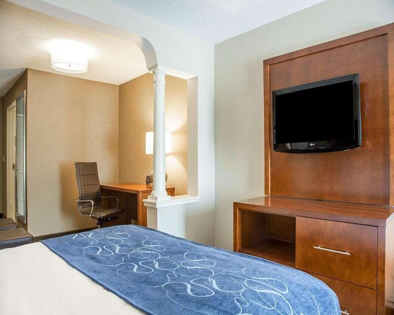 Comfort Suites West Warwick - Providence 4