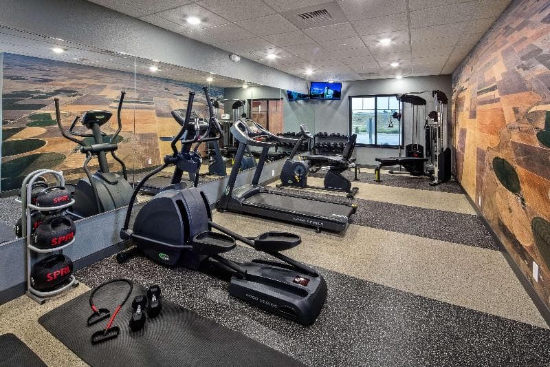 Best Western Plus Overland Inn 2