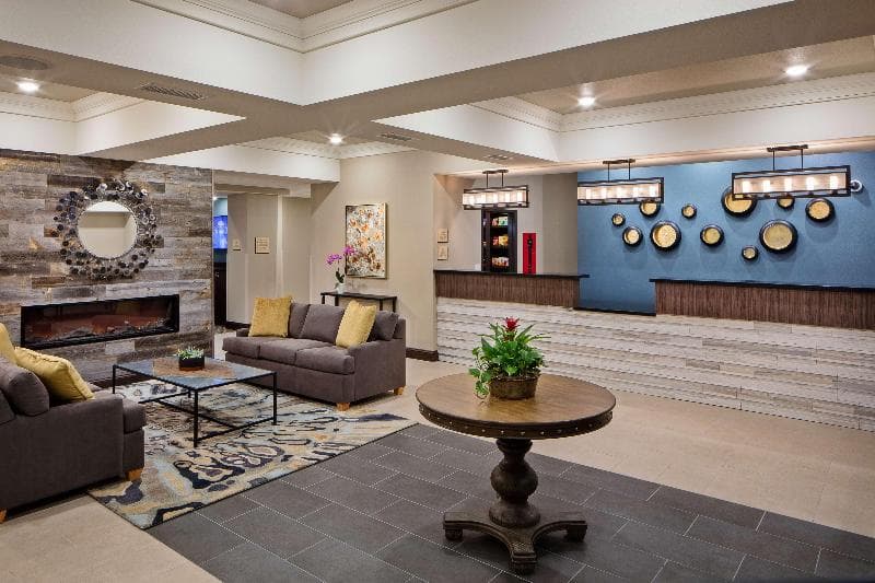 Best Western Plus Overland Inn 4