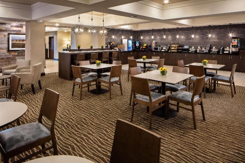 Best Western Plus Overland Inn 3