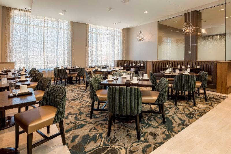 DoubleTree by Hilton Evansville 4