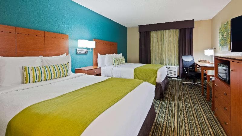 Best Western Plus Menomonie Inn & Suites 4