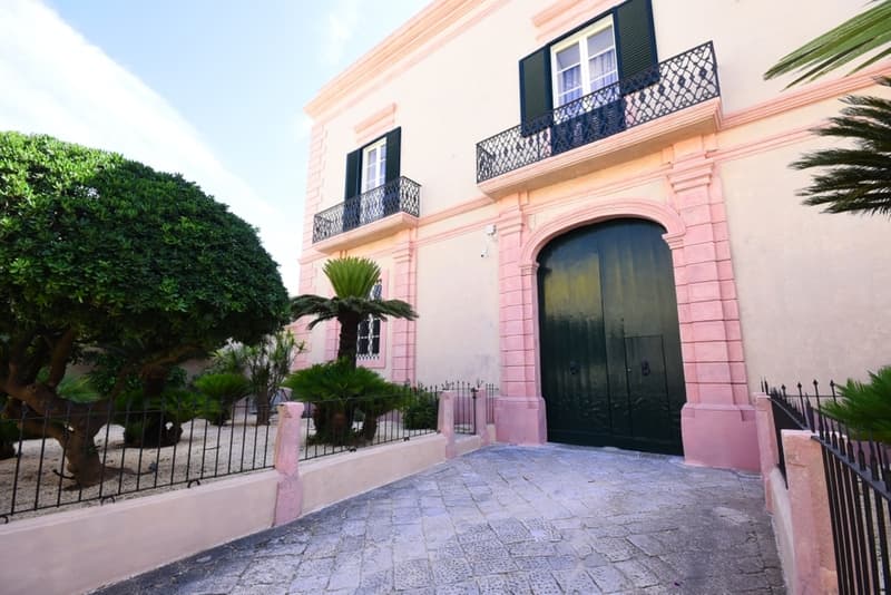 Palazzo Castriota 2