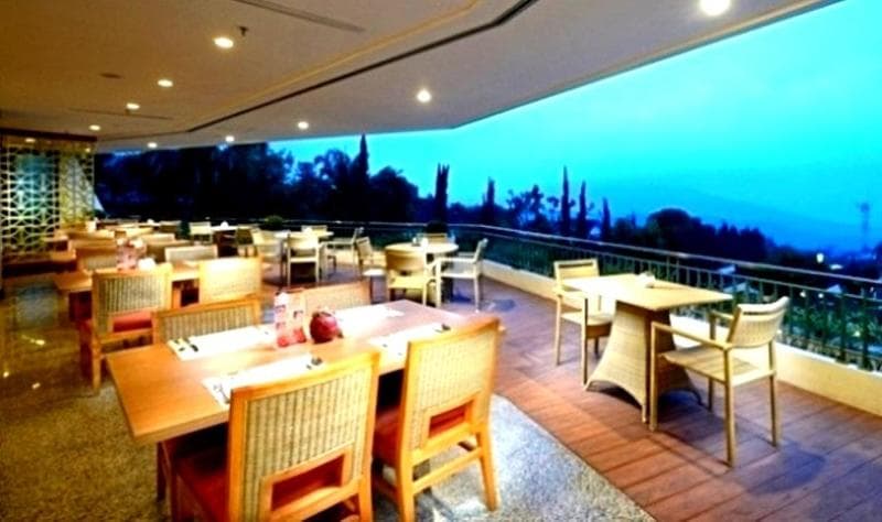 Surya Hotel And Cottage photo 1