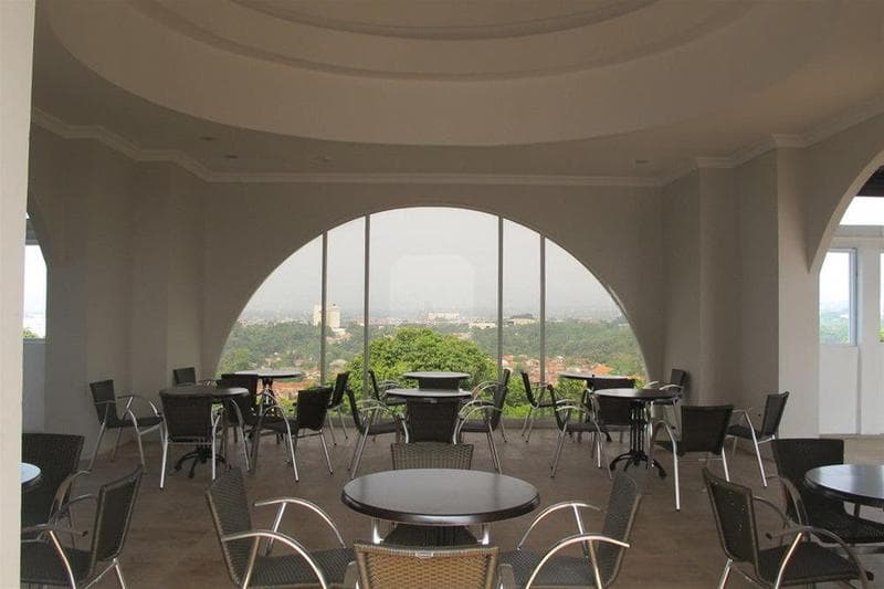 The Sahira Hotel 5