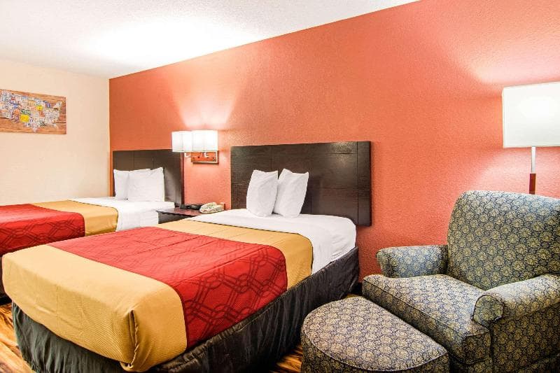 Econo Lodge 3