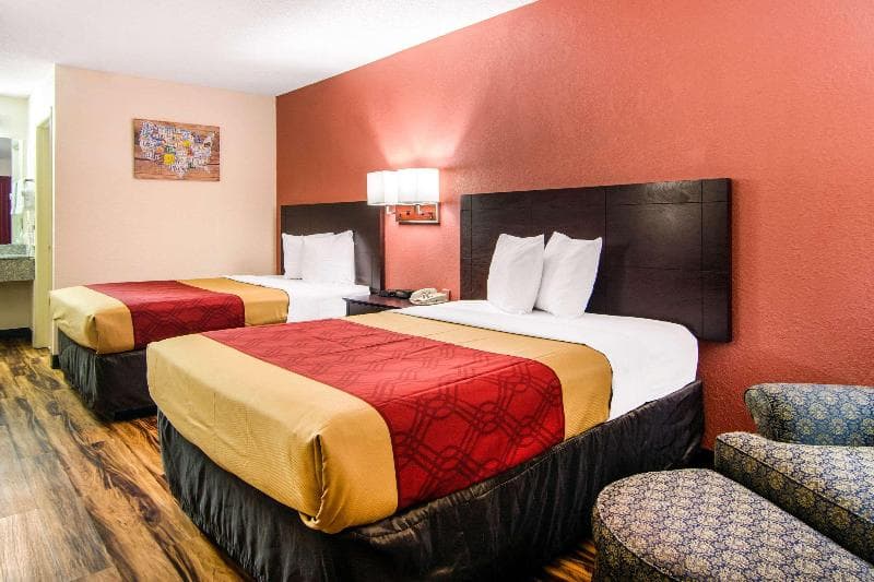 Econo Lodge 5