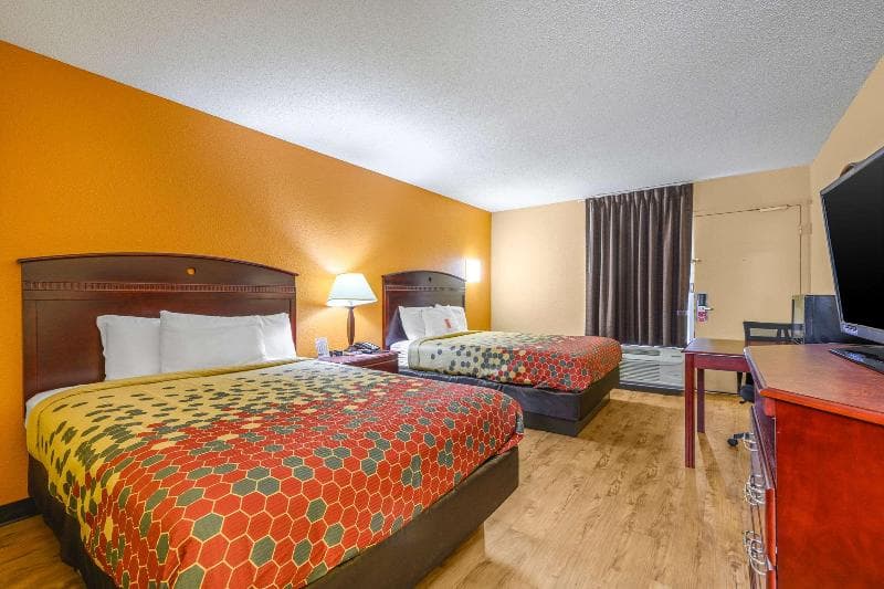 Econo Lodge Decatur Regional Airport 3