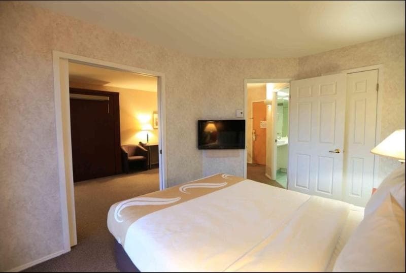 Quality Suites 4