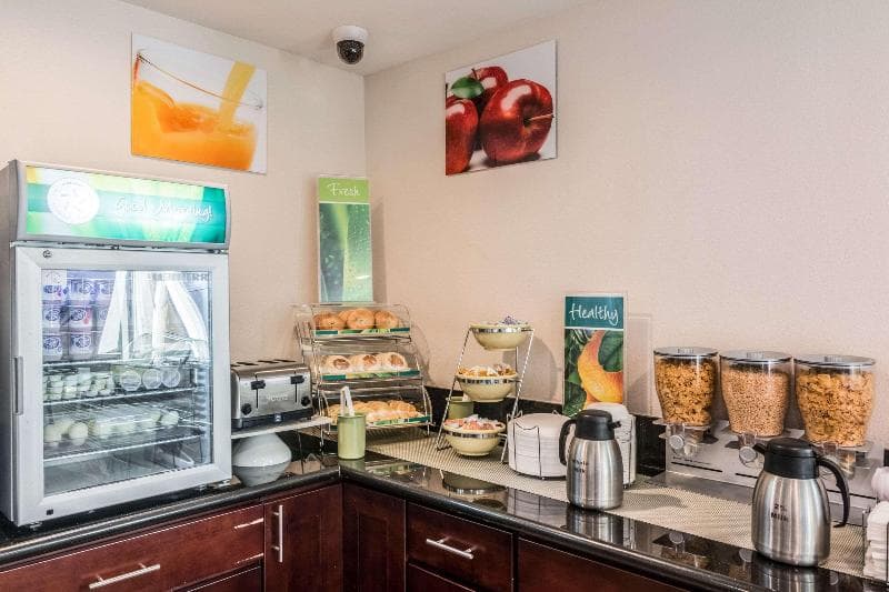 Quality Inn & Suites Near Downtown Bakersfield 5