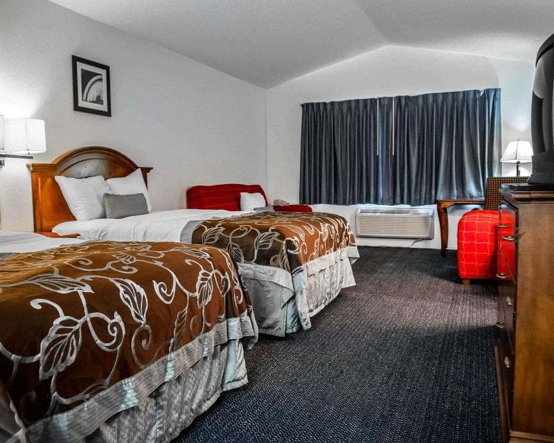 Rodeway Inn 3