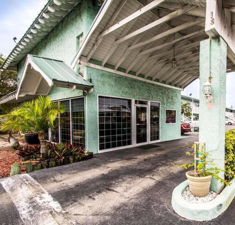 Econo Lodge Cocoa Beach Near The Port photo 1