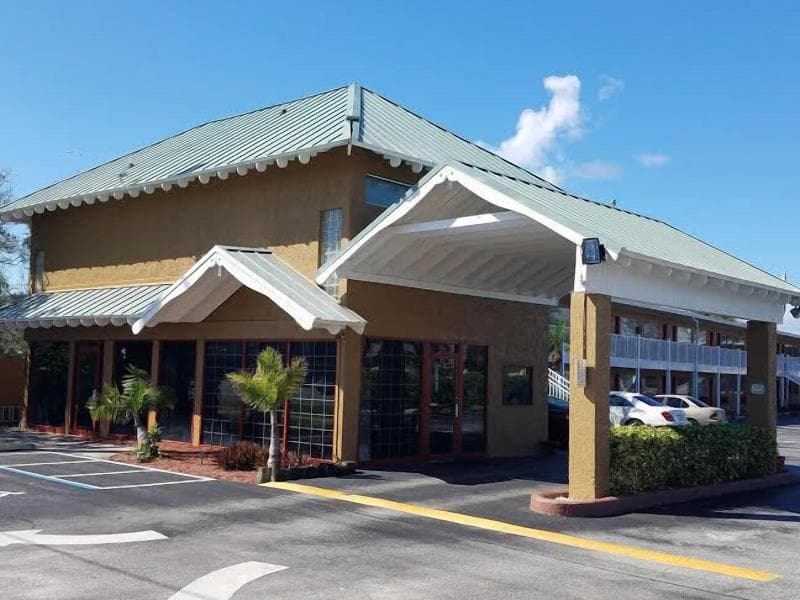 Econo Lodge Cocoa Beach Near The Port 5