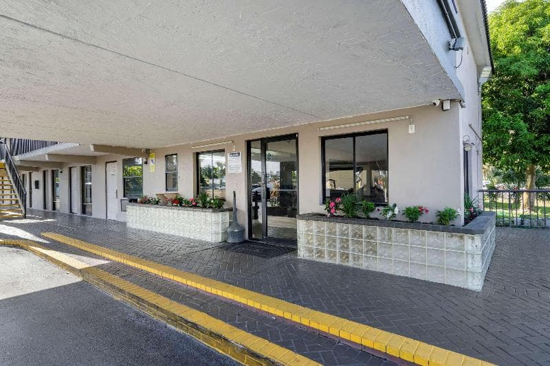 Rodeway Inn 4