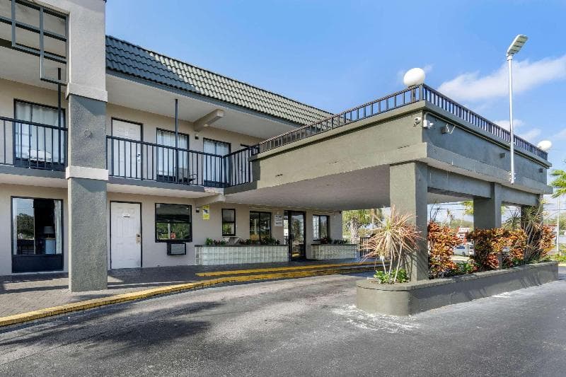 Rodeway Inn photo 1