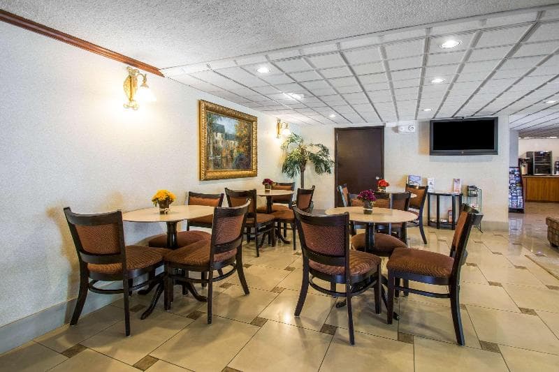 Econo Lodge Jacksonville Intl Airport 5