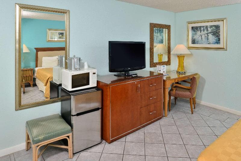 Travelodge by Wyndham Venice 3