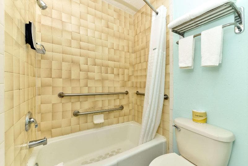 Travelodge by Wyndham Venice 4