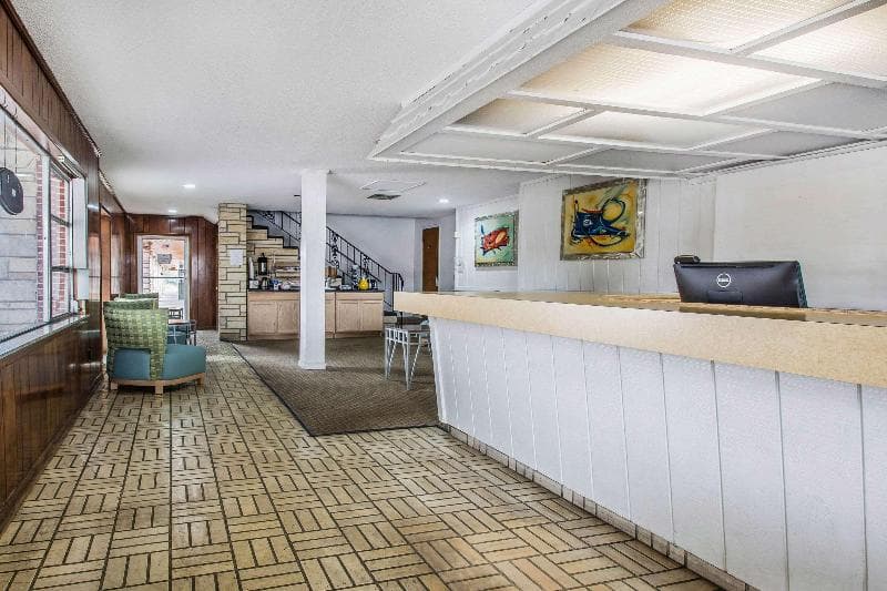 Rodeway Inn & Suites 4