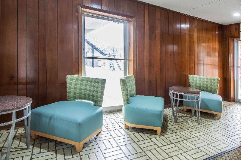 Rodeway Inn & Suites main