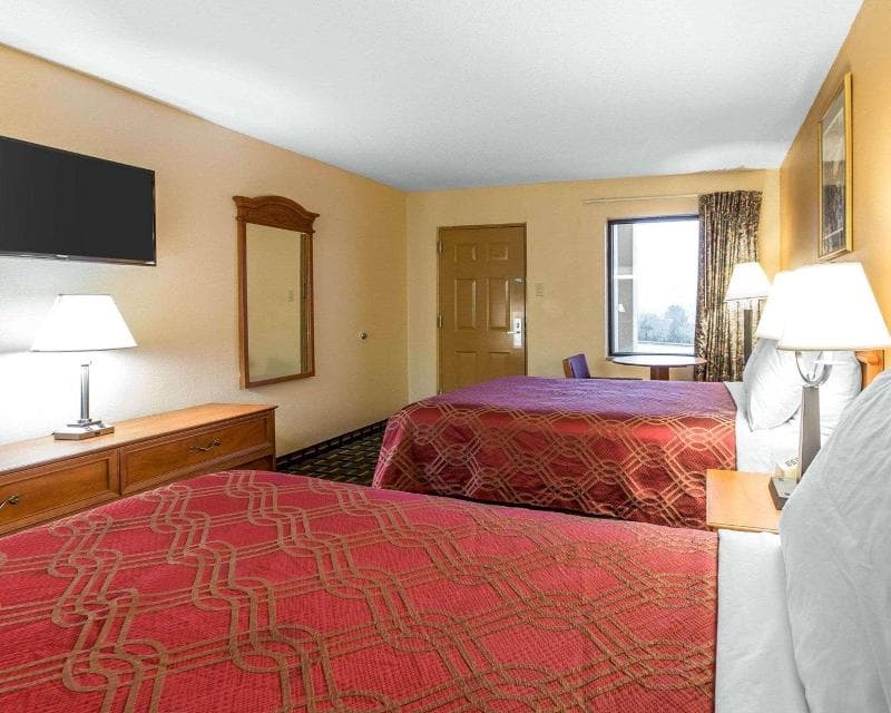 Econo Lodge Dalton 3