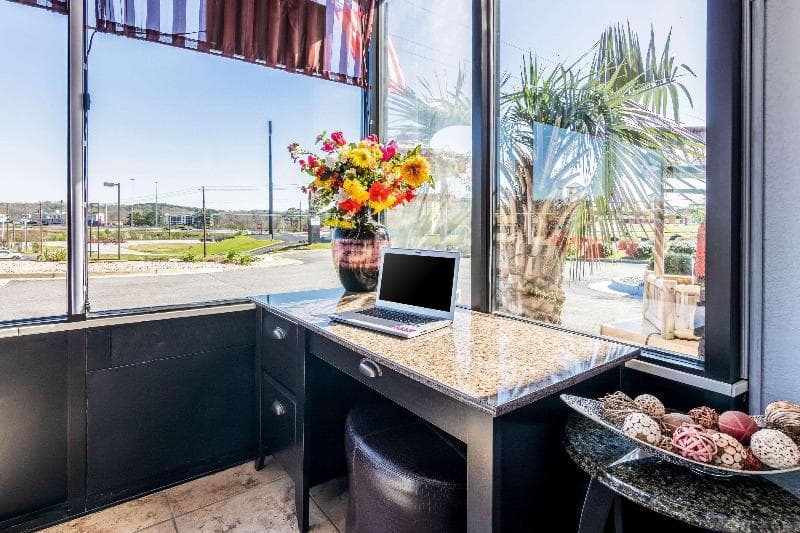 Rodeway Inn & Suites photo 1