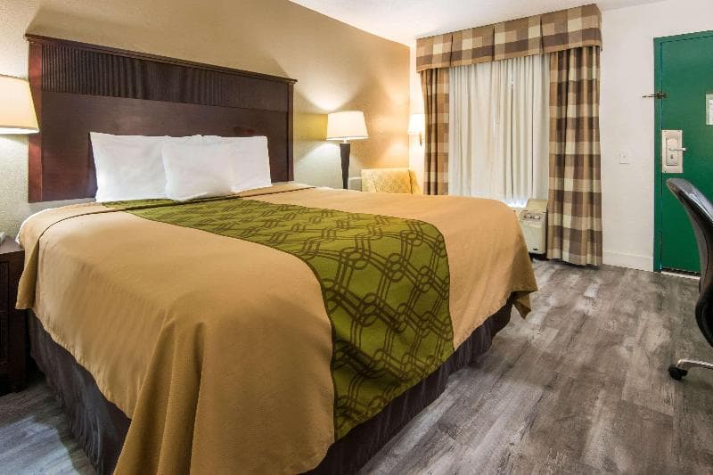 Rodeway Inn & Suites 5