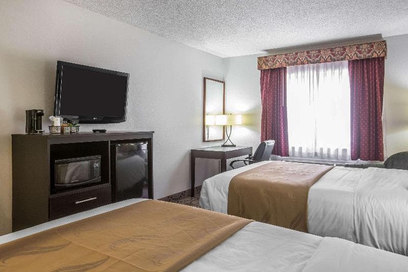 Quality Inn 4