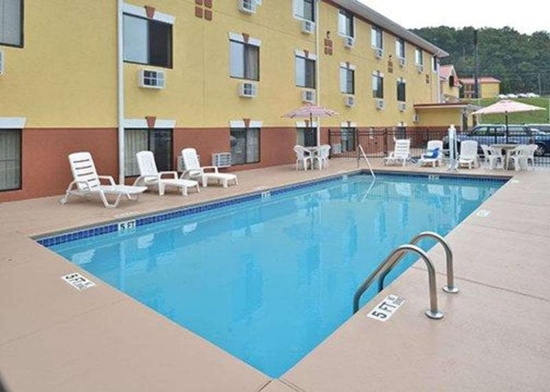 Econo Lodge Cartersville 4