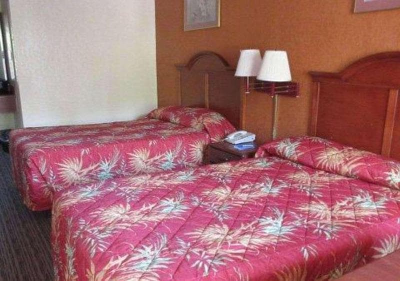 Rodeway Inn Forsyth 2