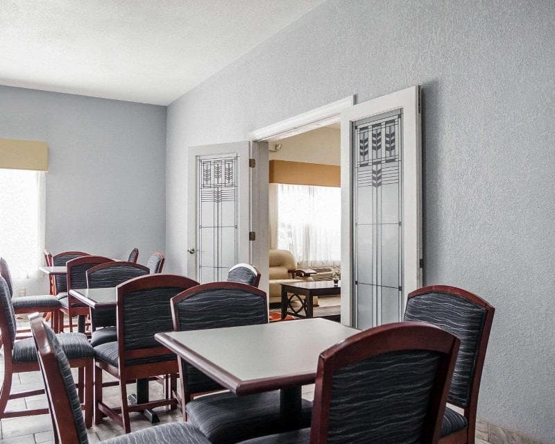 Quality Inn & Suites Altoona Des Moines 5
