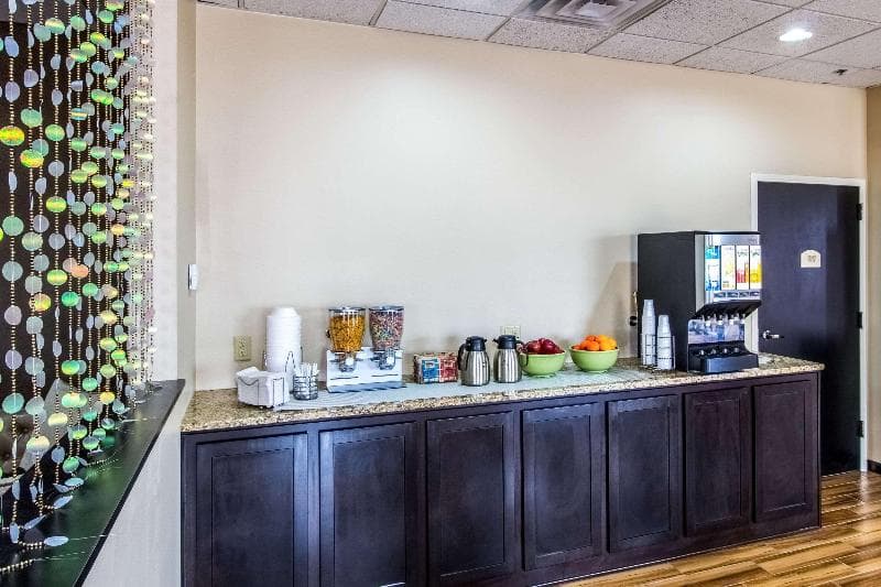 Quality Inn & Suites Moline-Quad Cities 2