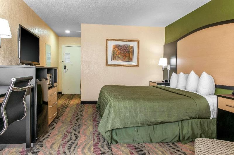 Quality Inn Conference Center Logansport photo 1