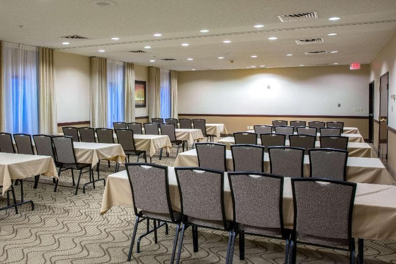 Comfort Inn & Suites Hutchinson Area 5