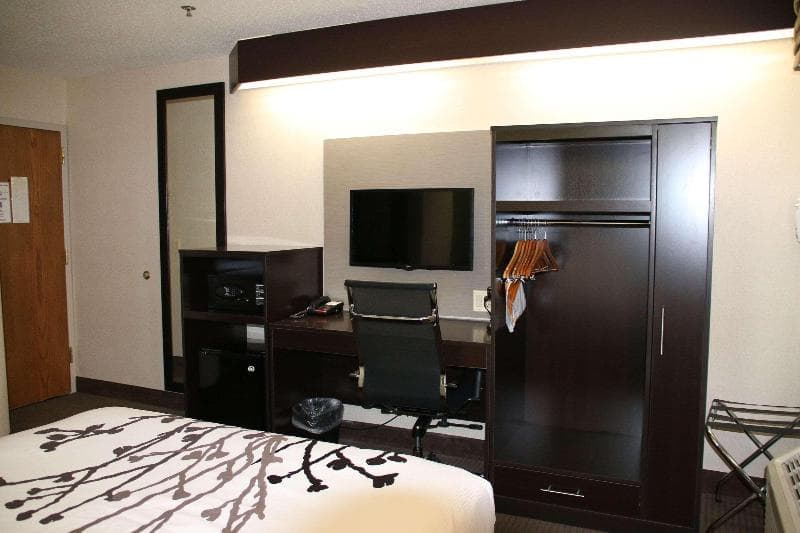 Sleep Inn Near Great Lakes Naval Base 3