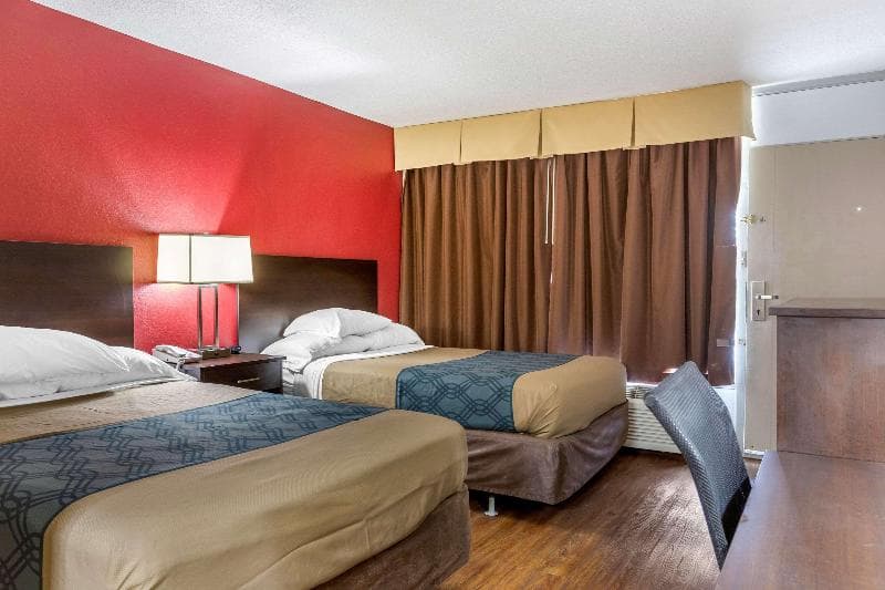 Econo Lodge 4