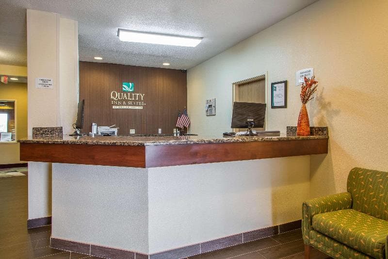 Quality Inn And Suites Bloomington 2