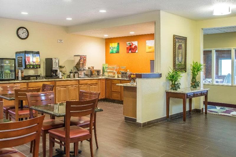 Quality Inn And Suites Bloomington 3