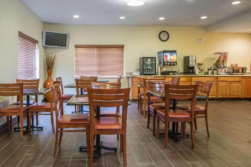 Quality Inn And Suites Bloomington 4